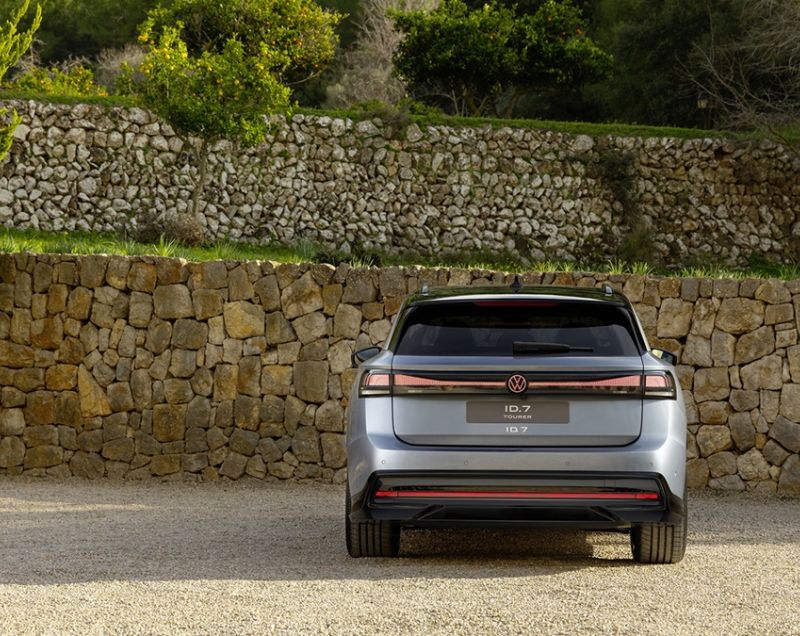 Volkswagen ID.7 Tourer 77kWh Pro Business, Mythoszwart + INTERIEURPAKKET PLUS / 20 INCH VELGEN
