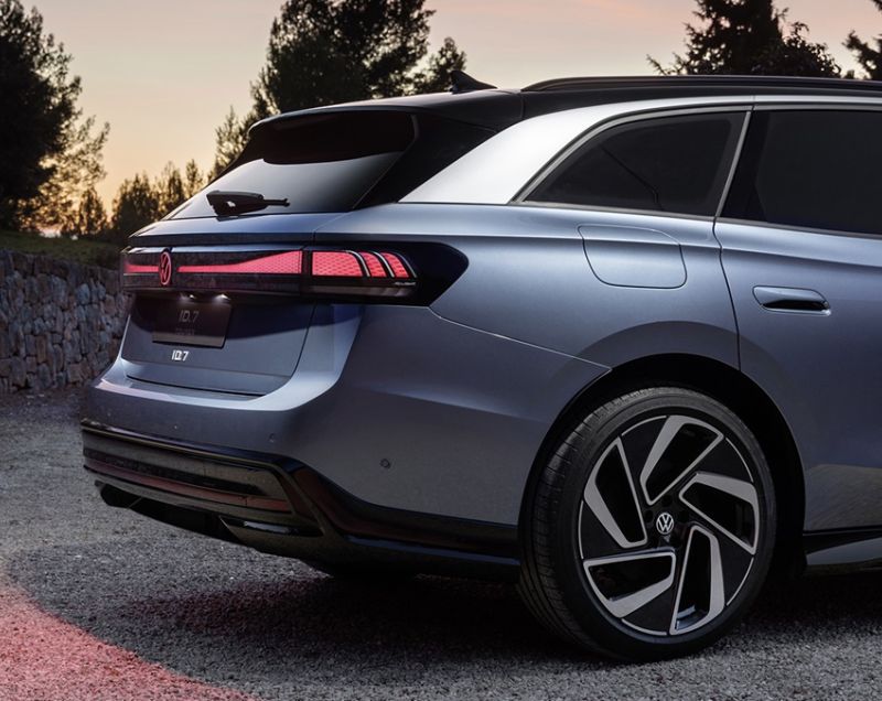 Volkswagen ID.7 Tourer 77kWh Pro Business, Mythoszwart + INTERIEURPAKKET PLUS / 20 INCH VELGEN