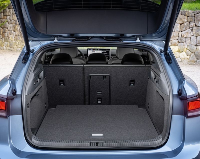 Volkswagen ID.7 Tourer 77kWh Pro Business, Mythoszwart + INTERIEURPAKKET PLUS / 20 INCH VELGEN