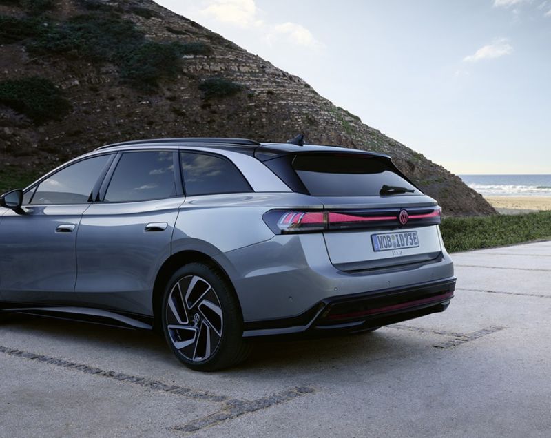 Volkswagen ID.7 Tourer 77kWh Pro Business, Mythoszwart + INTERIEURPAKKET PLUS / 20 INCH VELGEN