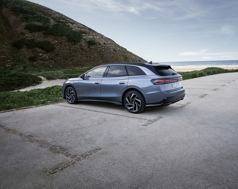 Volkswagen ID.7 Tourer 77kWh Pro Business, Mythoszwart + INTERIEURPAKKET PLUS / 20 INCH VELGEN