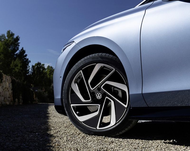 Volkswagen ID.7 Tourer 77kWh Pro Business, Mythoszwart + INTERIEURPAKKET PLUS / 20 INCH VELGEN