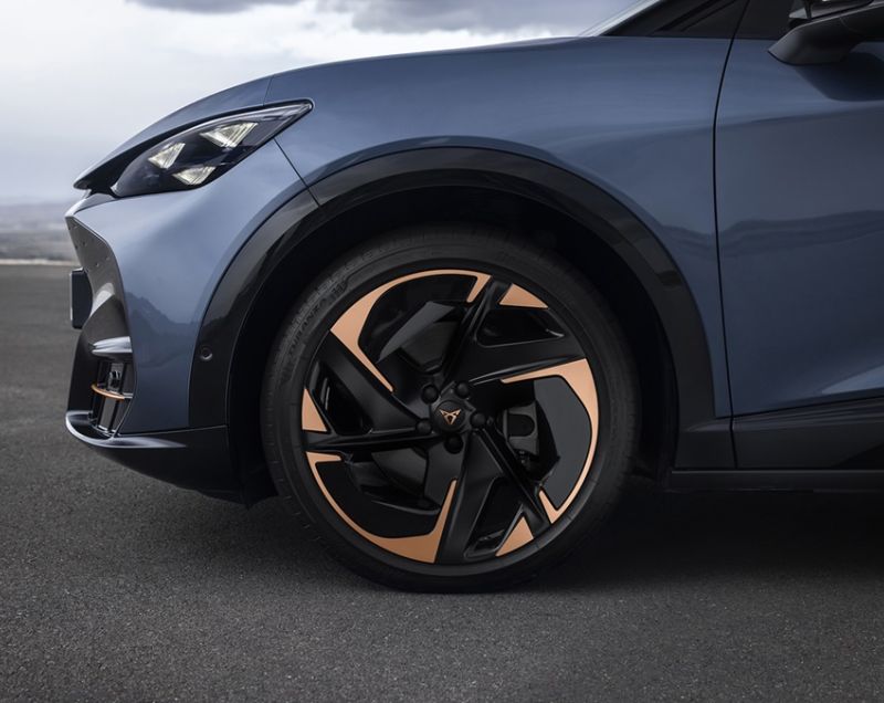 Cupra Tavascan 77kWh Essential, White Silver