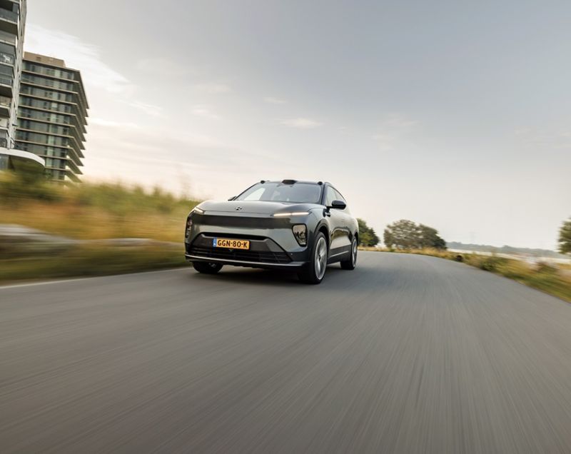NIO EL8 73.5kWh Standard Range Launch Edition AWD