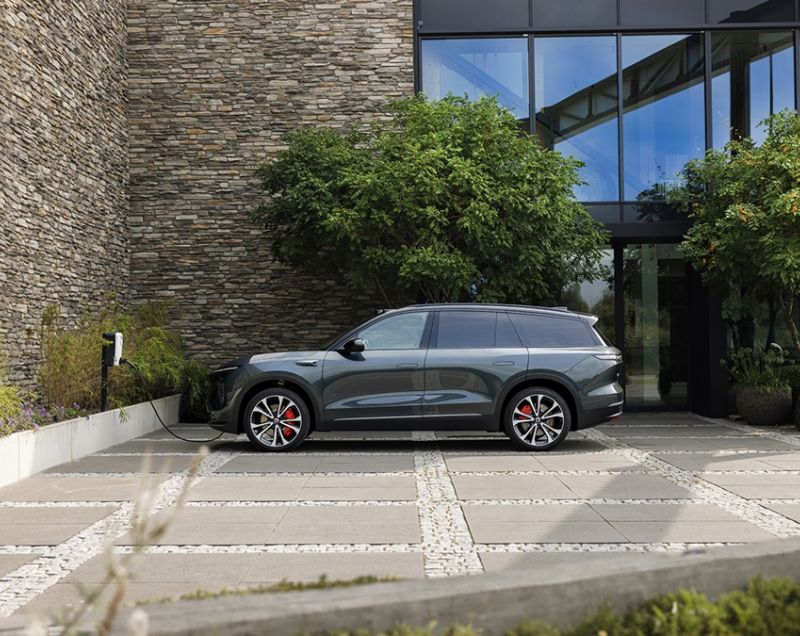 NIO EL8 90kWh ev long range executive launch edition awd 480kW aut