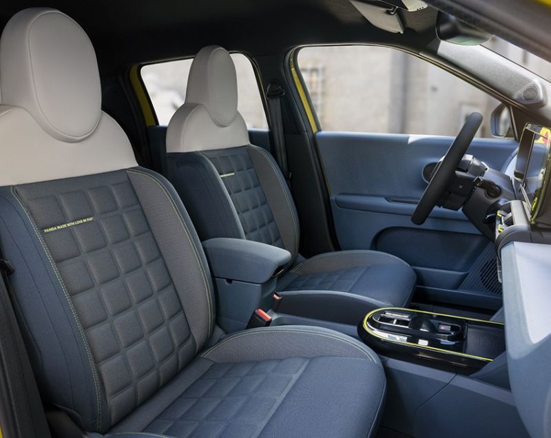 Fiat Grande Panda 44kWh ev la prima 83kW aut