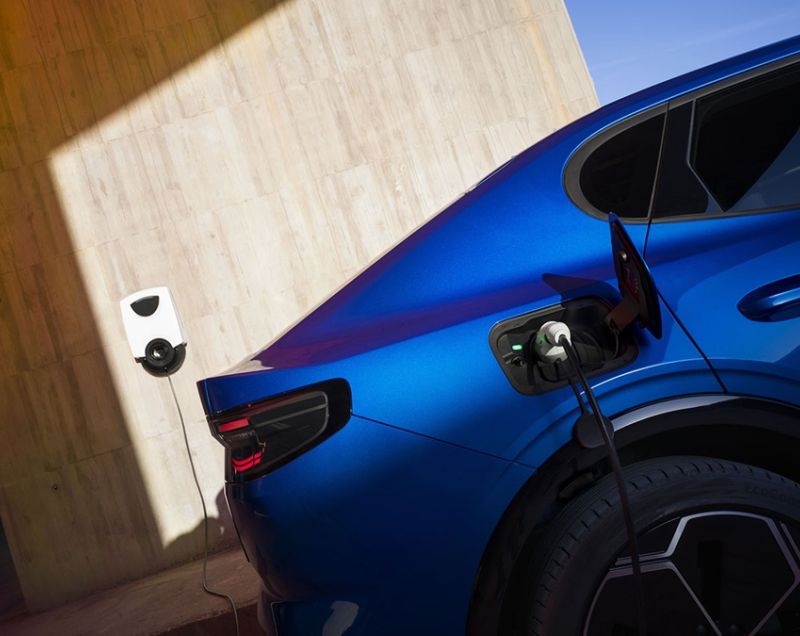 Ford Capri 77kWh Premium Extended Range RWD, Blauw metallic + DRIVER ASSISTANCE PACK/PANORAMADAK Ford Capri 77kWh Premium Extended Range RWD, Blauw metallic + DRIVER ASSISTANCE PACK/PANORAMADAK