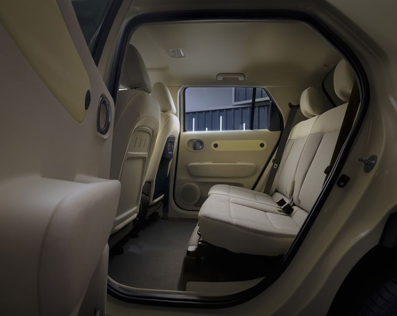 Hyundai INSTER 49kWh Long Range Pulse, Abyss Black Pearl - SNEL LEVERBAAR!