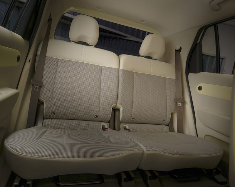 Hyundai INSTER 49kWh Long Range Pulse, Buttercream Yellow Pearl