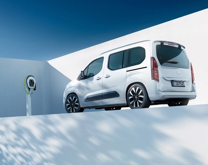 Opel Combo-e Life 50kWh ev l2 gs 100kW aut