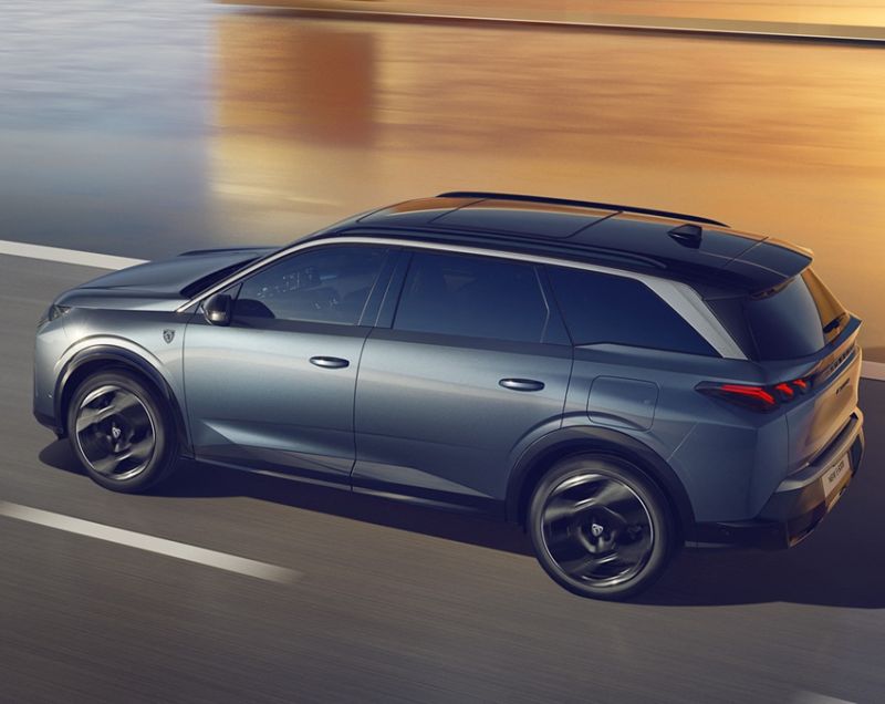 Peugeot 5008 1.2 HYbrid 136 Allure, Bleu Ingaro + PANORAMIC NAVIGATION / 360 VISION