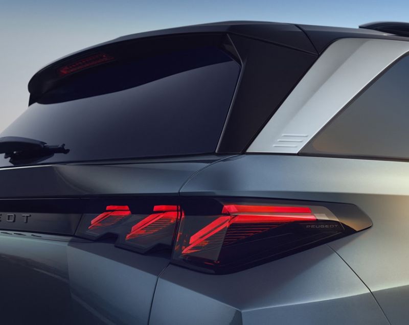 Peugeot 5008 1.2 MHEV Allure 107kW e-dcs6 aut Peugeot 5008 1.2 MHEV Allure 107kW e-dcs6 aut