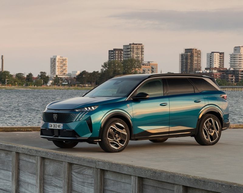 Peugeot 5008 97kWh ev gt exclusive long range 170kW aut 