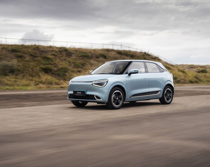 Dongfeng Box 42.3kWh 70 kWh Premium Edition, Sky Blue / Wit dak