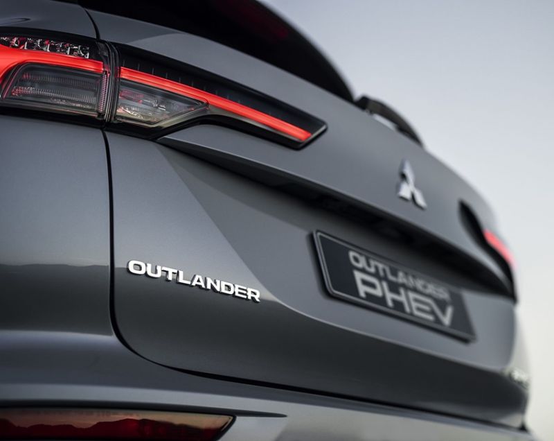 Mitsubishi Outlander 2.4 16v PHEV Pure - TREKAUTO VAN HET JAAR 2025!