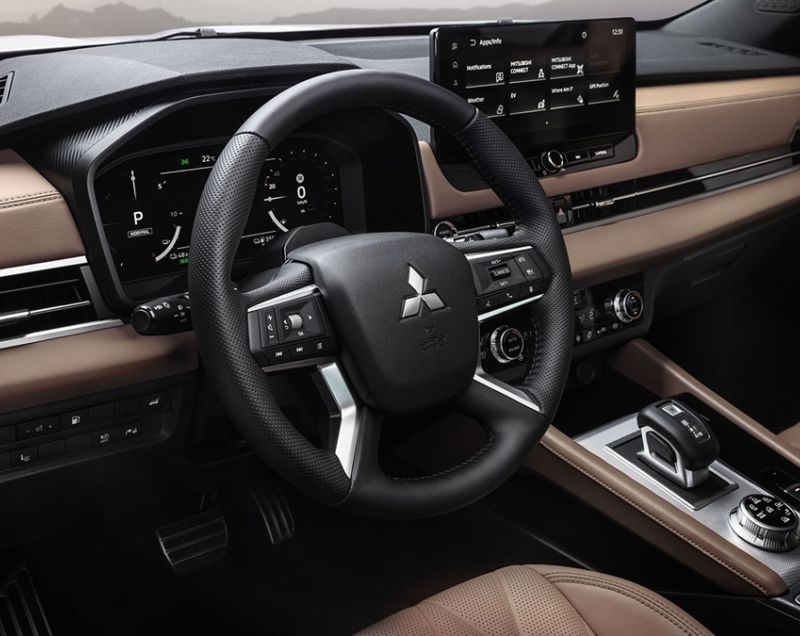 Mitsubishi Outlander 2.4 16v PHEV Instyle+, Moonstone Grey Mitsubishi Outlander 2.4 16v PHEV Instyle+, Moonstone Grey