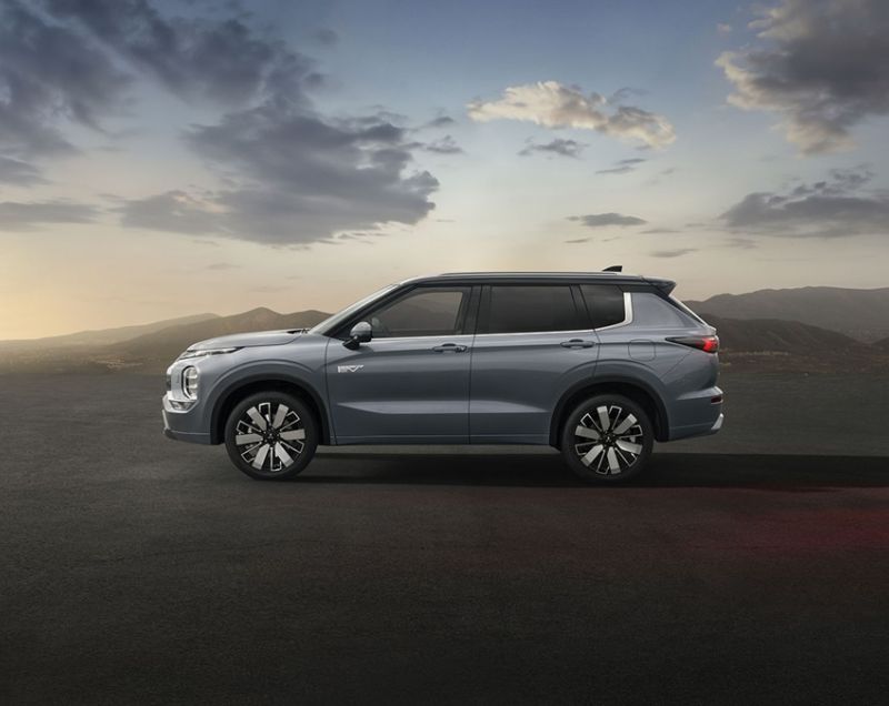 Mitsubishi Outlander 2.4 16v PHEV Instyle+, Moonstone Grey Mitsubishi Outlander 2.4 16v PHEV Instyle+, Moonstone Grey