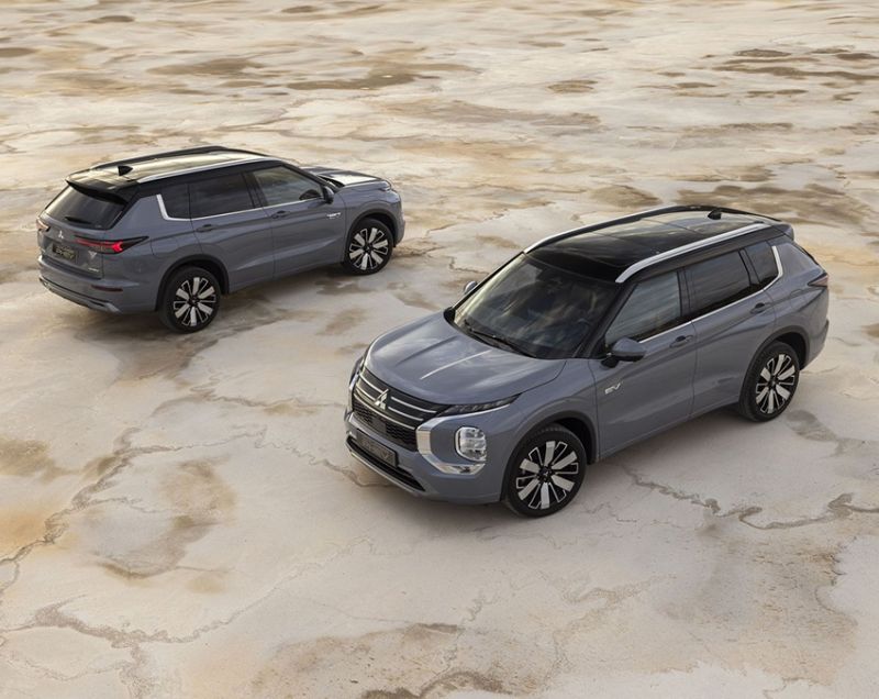 Mitsubishi Outlander 2.4 16v PHEV Instyle+, Moonstone Grey Mitsubishi Outlander 2.4 16v PHEV Instyle+, Moonstone Grey