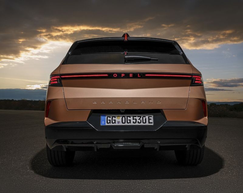 Opel Grandland 1.2t Hybrid eDCT 145 PK GS, Kristall Silver + TECHNOLOGIE PLUS PAKKET