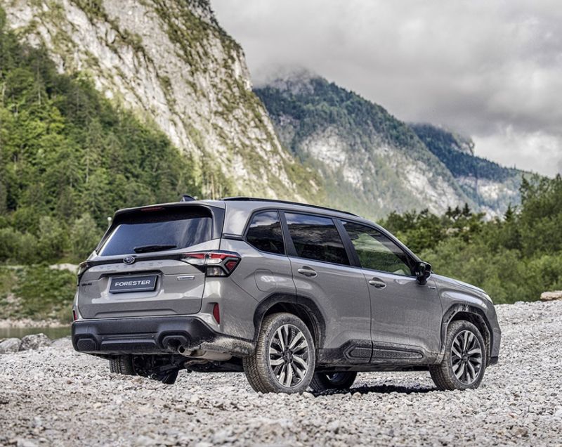 Subaru Forester 2.0i mhev luxury awd 100kW aut