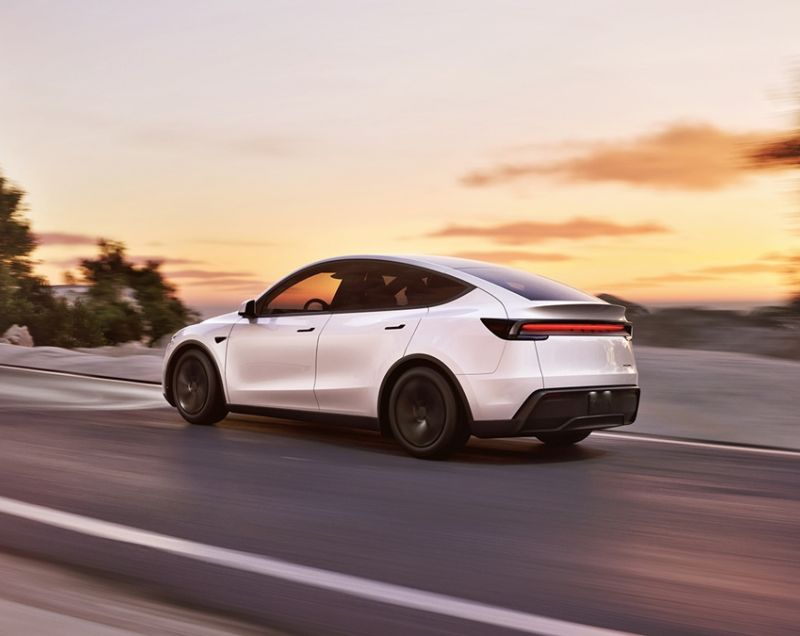 Tesla Model Y Juniper 57.5kWh Standard Range RWD - COMPLEET VERNIEUWD