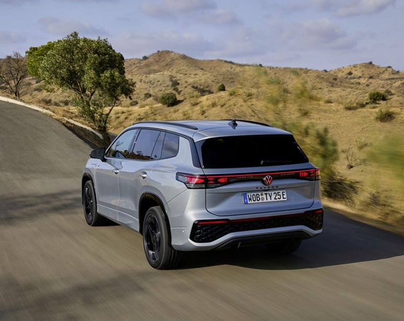 Volkswagen Tayron 1.5e eHybrid 204 PK R-Line Edition DSG-6 - NU EXTRA SCHERP GEPRIJSD