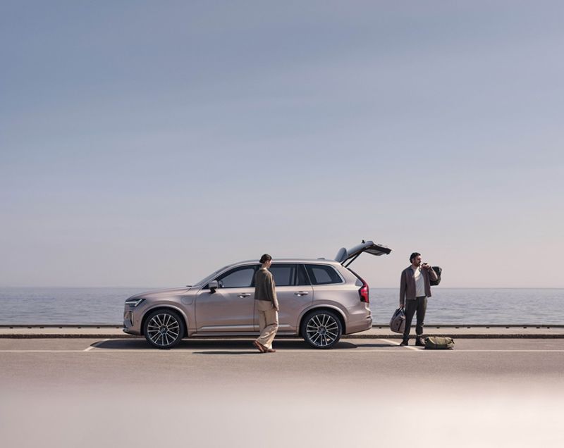 Volvo XC90 2.0t8 Plug-in Hybrid Plus AWD - TOT 70 KM ELEKTRISCHE ACTIERADIUS!