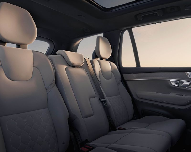 Volvo XC90 2.0t8 Plug-in Hybrid Plus AWD - TOT 70 KM ELEKTRISCHE ACTIERADIUS!