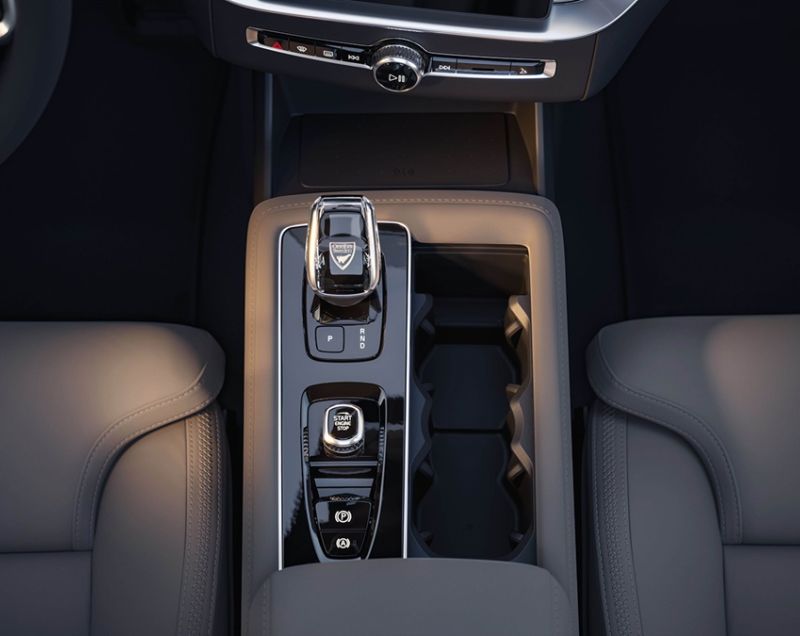 Volvo XC90 2.0t8 Plug-in Hybrid Plus AWD - TOT 70 KM ELEKTRISCHE ACTIERADIUS!