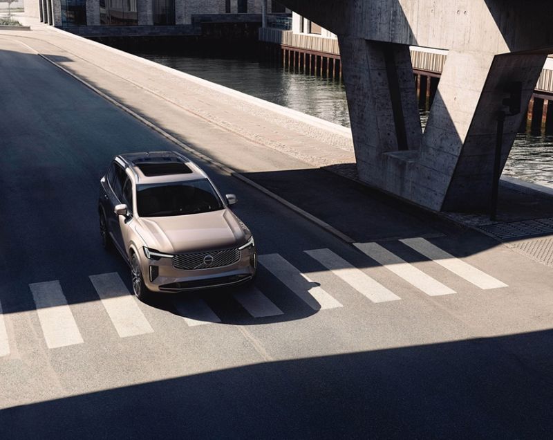 Volvo XC90 2.0t8 Plug-in Hybrid Plus AWD - TOT 70 KM ELEKTRISCHE ACTIERADIUS!