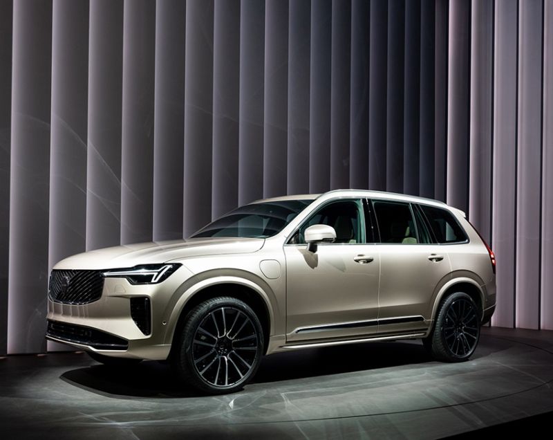 Volvo XC90 2.0t8 Plug-in Hybrid Plus AWD - TOT 70 KM ELEKTRISCHE ACTIERADIUS!