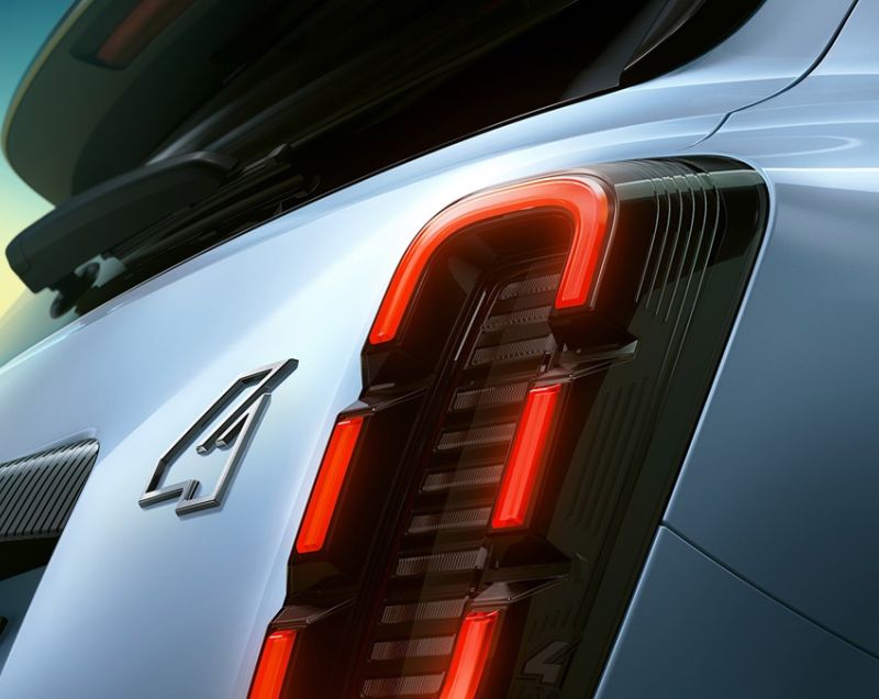 Renault 4 E-Tech 52kWh Comfort Range Techno, Bleu Nuage + PACK SAFETY/PACK WINTER PREMIUM