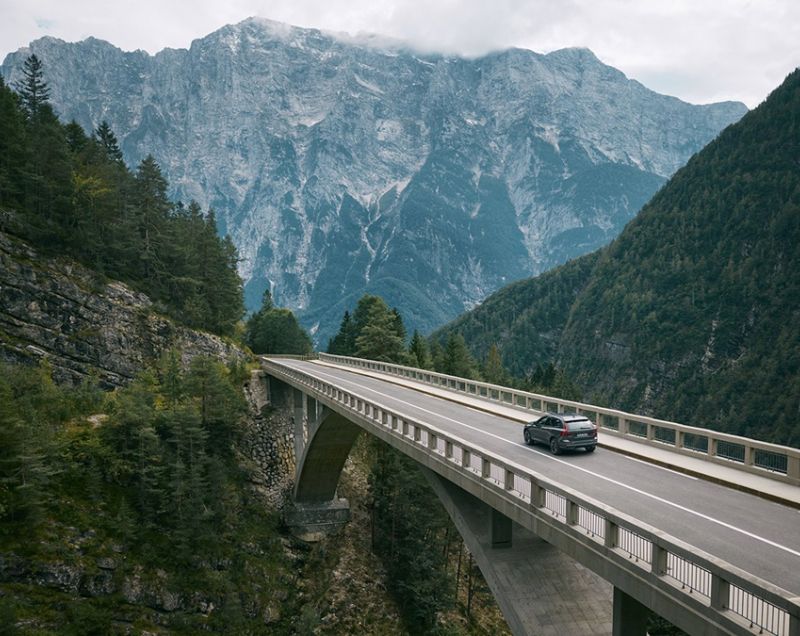 Volvo XC60 2.0t6 AWD Plug-in Hybrid Plus Dark, Forest Lake + PREMIUM