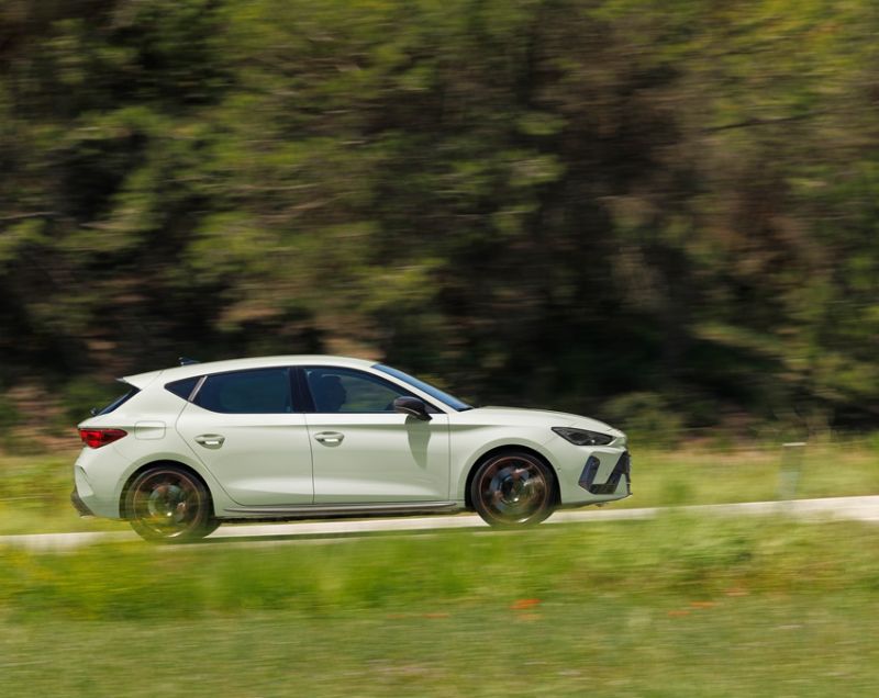 Cupra Leon 1.5tsie phev vz tribe edition 200kW 6-dsg aut Cupra Leon 1.5tsie phev vz tribe edition 200kW 6-dsg aut