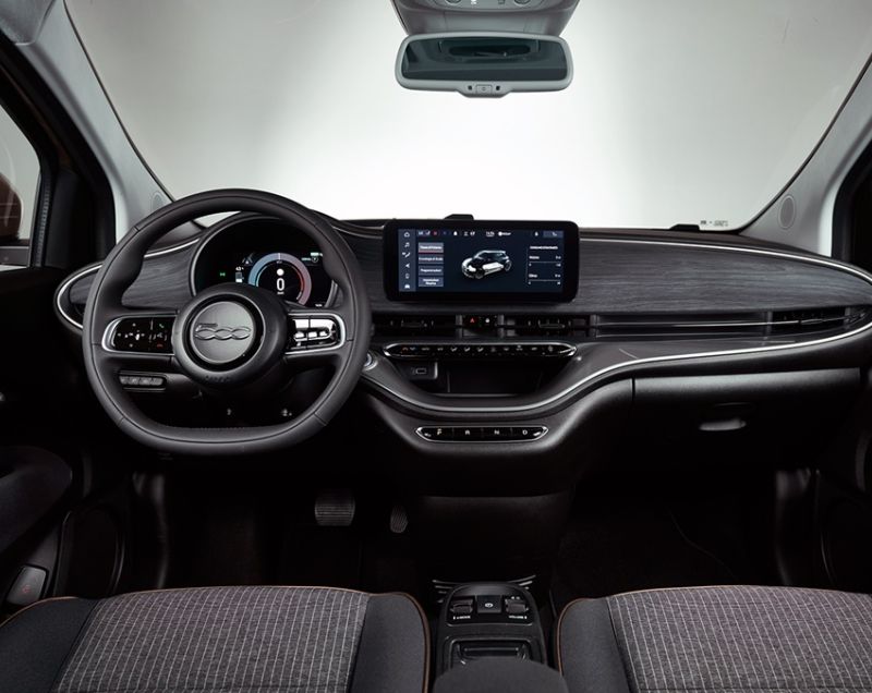Fiat 500E 3+1 24kWh ev red 70kW aut