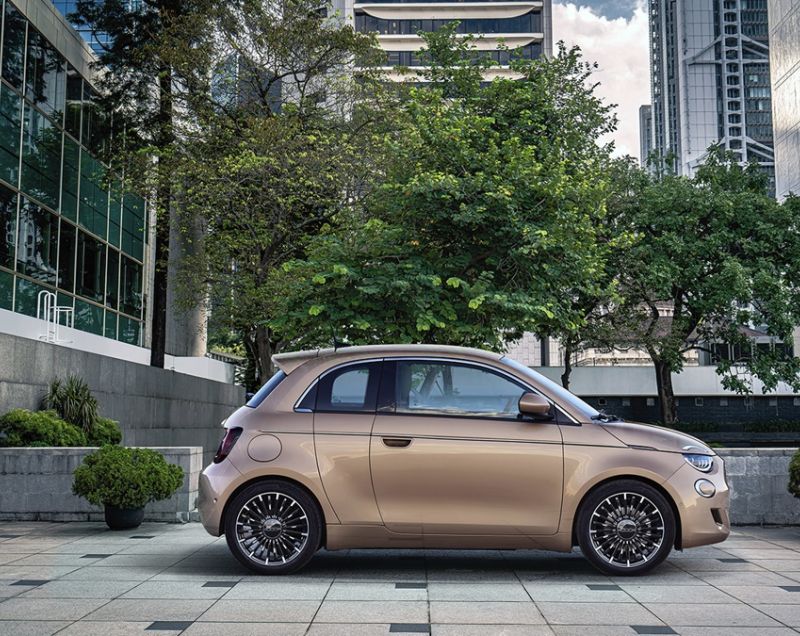 Fiat 500E 3+1 24kWh ev red 70kW aut