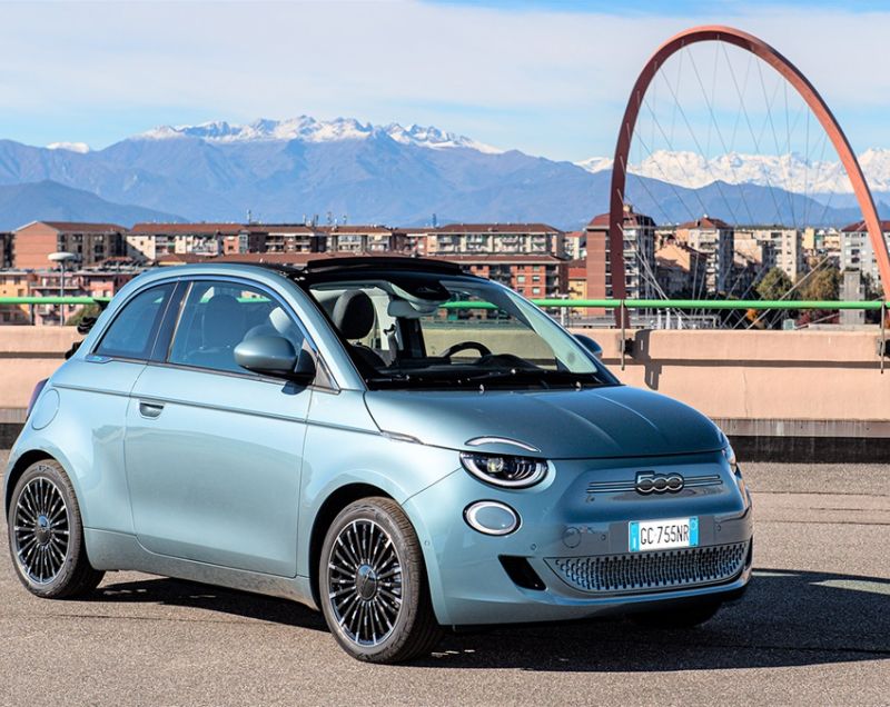 Fiat 500E Cabrio 24kWh ev red 70kW aut