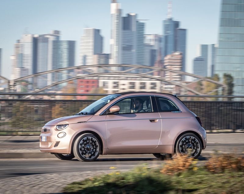 Fiat 500E Cabrio 24kWh ev red 70kW aut