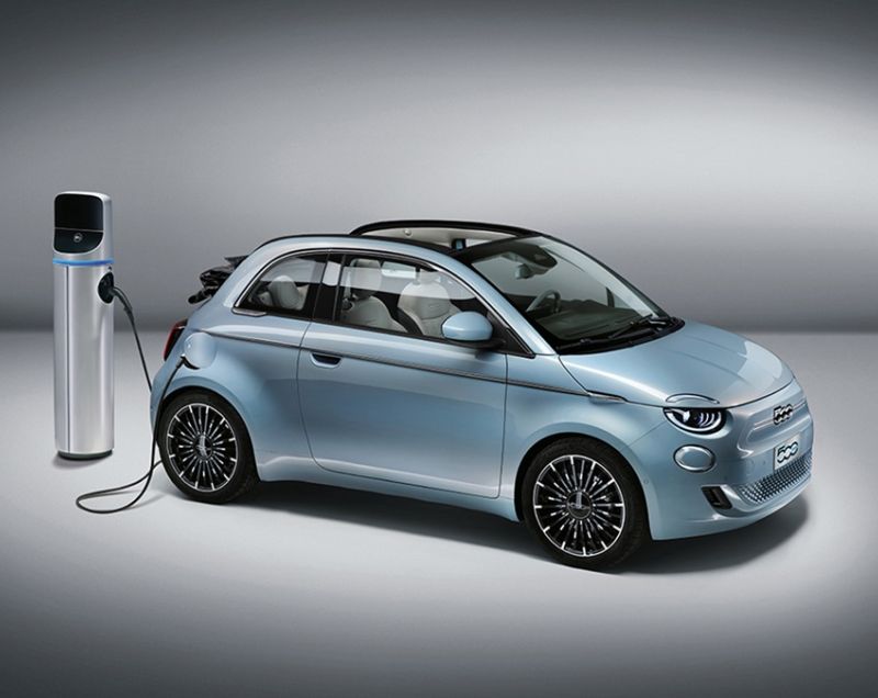 Fiat 500E Cabrio 42kWh ev la prima 87kW aut