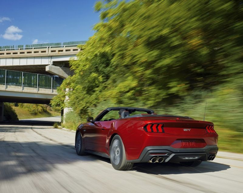 Ford Mustang Convertible 5 v8 gt 328kW