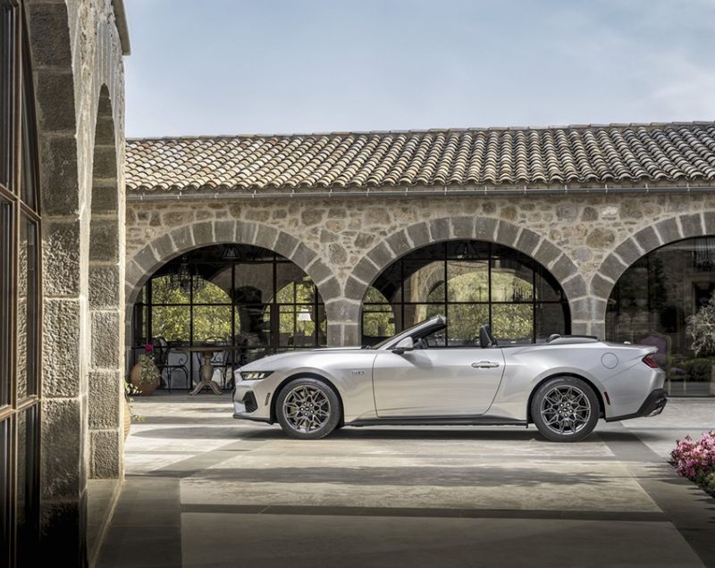 Ford Mustang Convertible 5 v8 gt 328kW