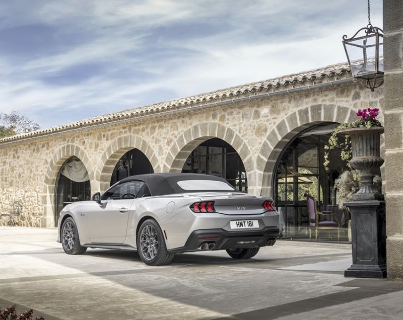 Ford Mustang Convertible 5 v8 gt 328kW