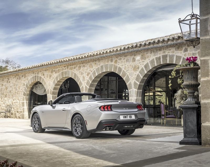 Ford Mustang Convertible 5 v8 gt 328kW