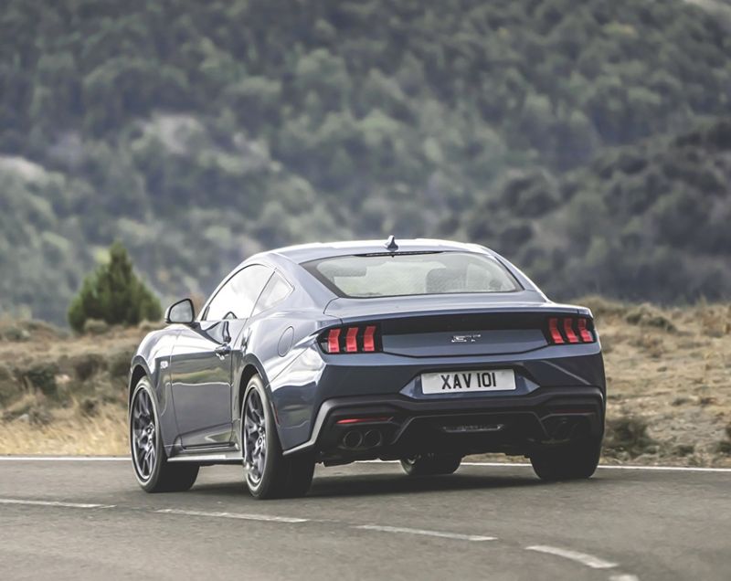Ford Mustang Fastback GT 5 v8 dark horse 334kW