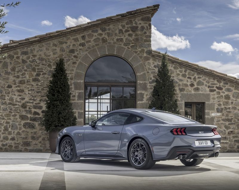 Ford Mustang Fastback GT 5 v8 dark horse 334kW