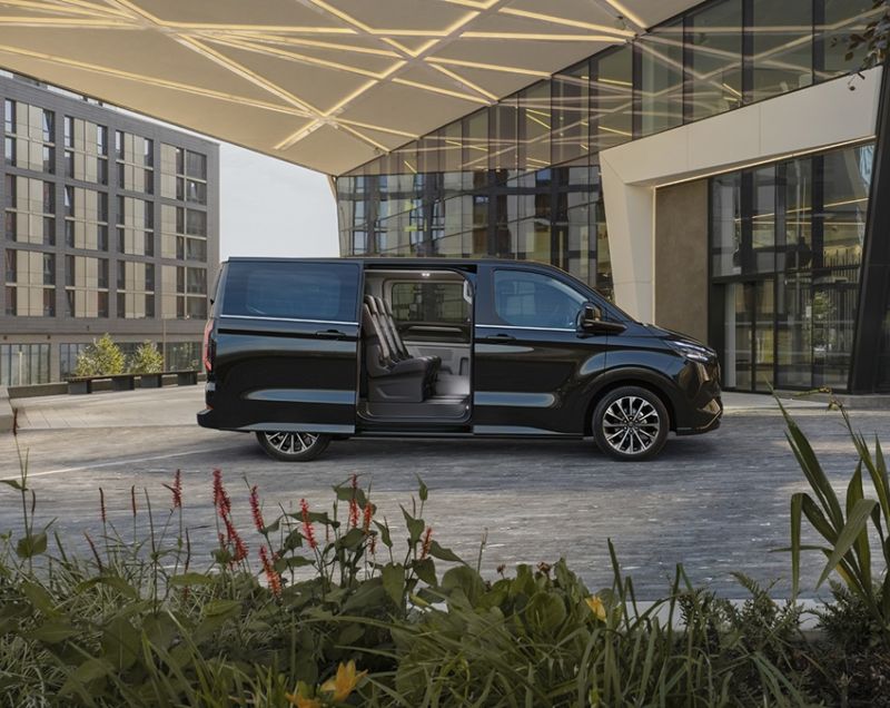 Ford Transit Tourneo Custom 65kWh ev l1h1 340 titanium x 160kW aut