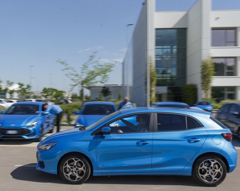 MG MG3 Hybrid 1.5 Luxury, Como Blue - SNEL LEVERBAAR