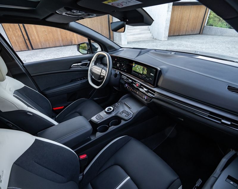 Kia Sportage 1.6tgdi Hybrid DynamicPlusLine, Lunar Silver Kia Sportage 1.6tgdi Hybrid DynamicPlusLine, Lunar Silver