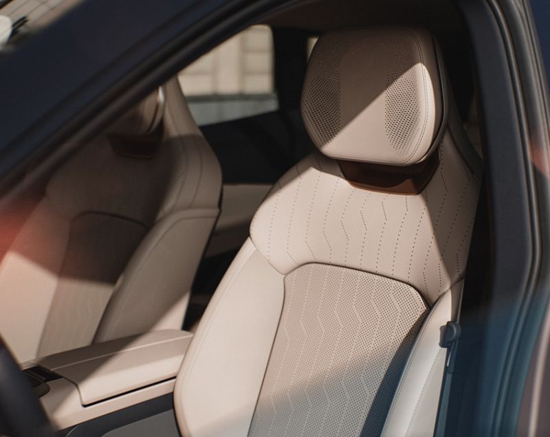 Lynk & Co 08 1.5 PHEV More, Chrystal White