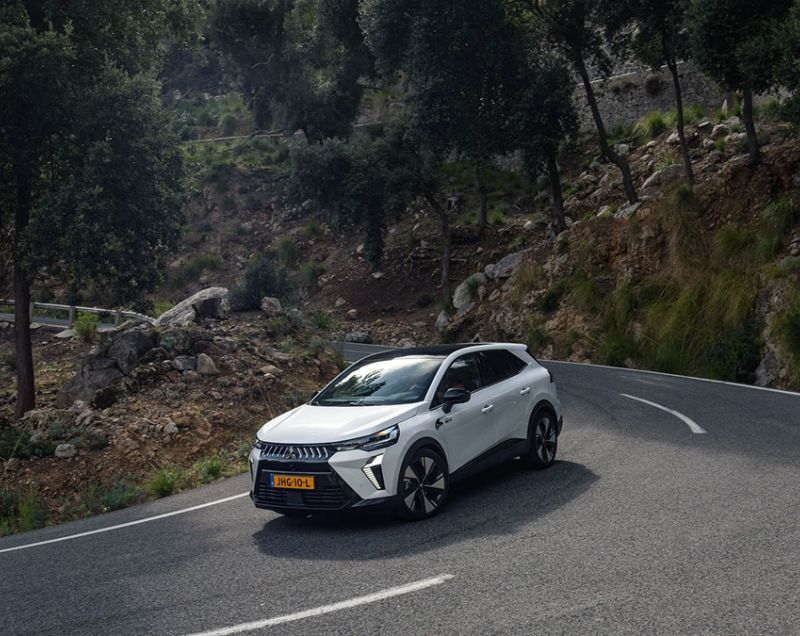 Mitsubishi Grandis 1.8 hev intense 116kW aut Mitsubishi Grandis 1.8 hev intense 116kW aut